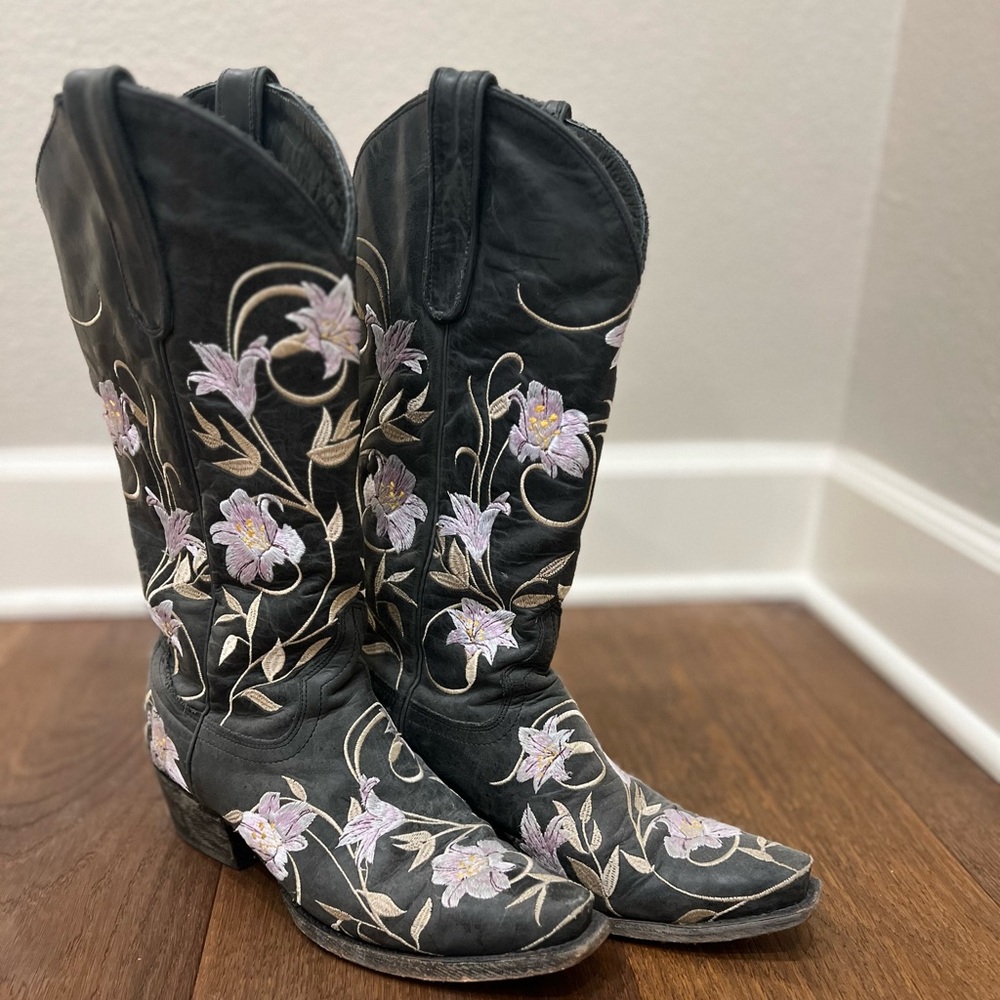 Floral Embroidered Black Cowboy Boots